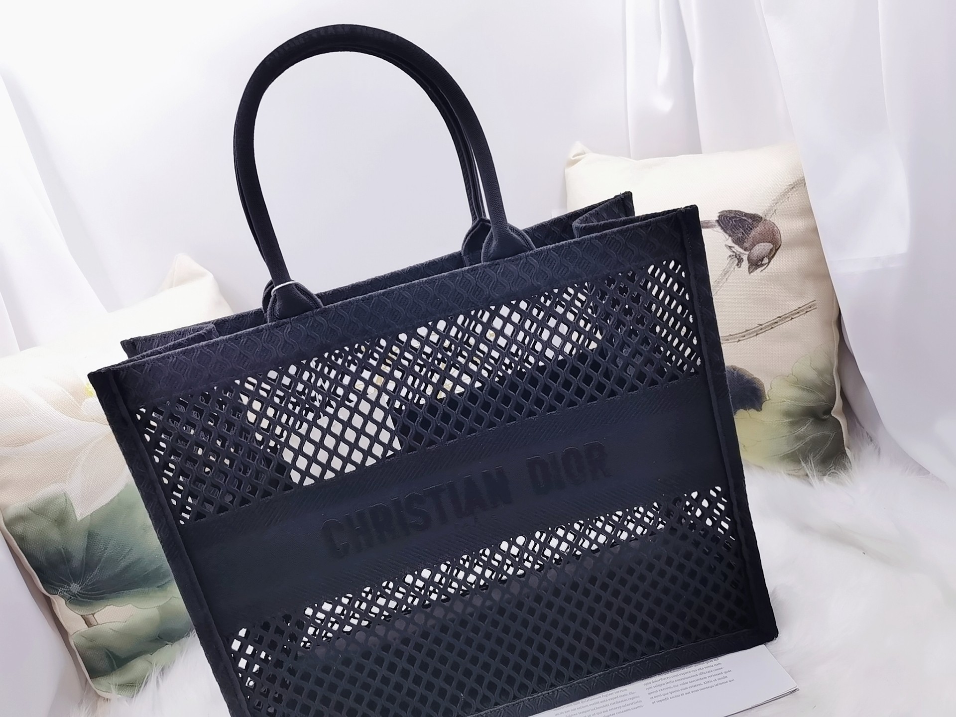 D*or book tote