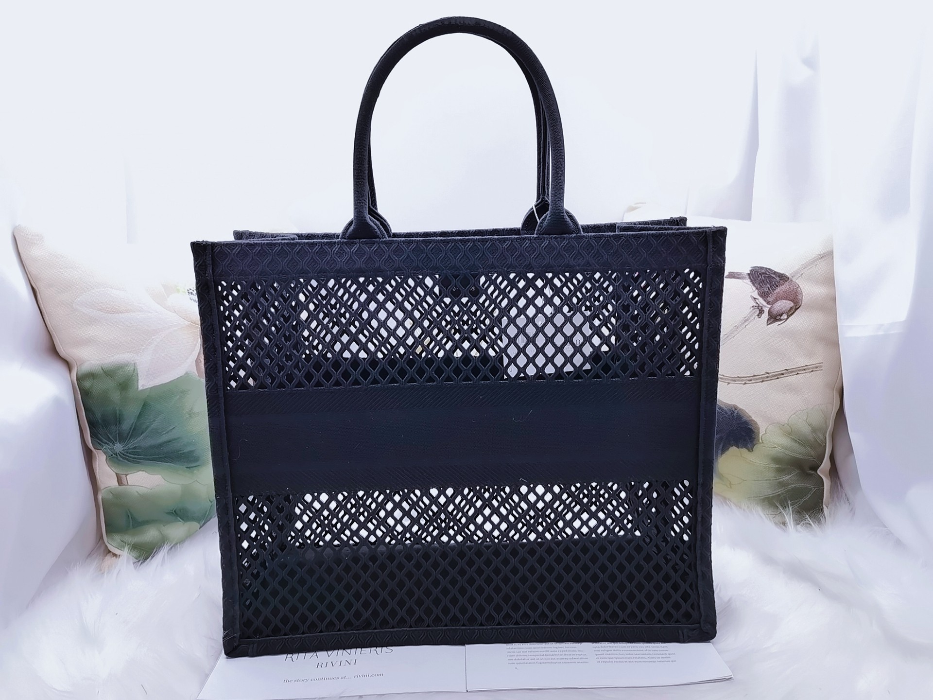 D*or book tote