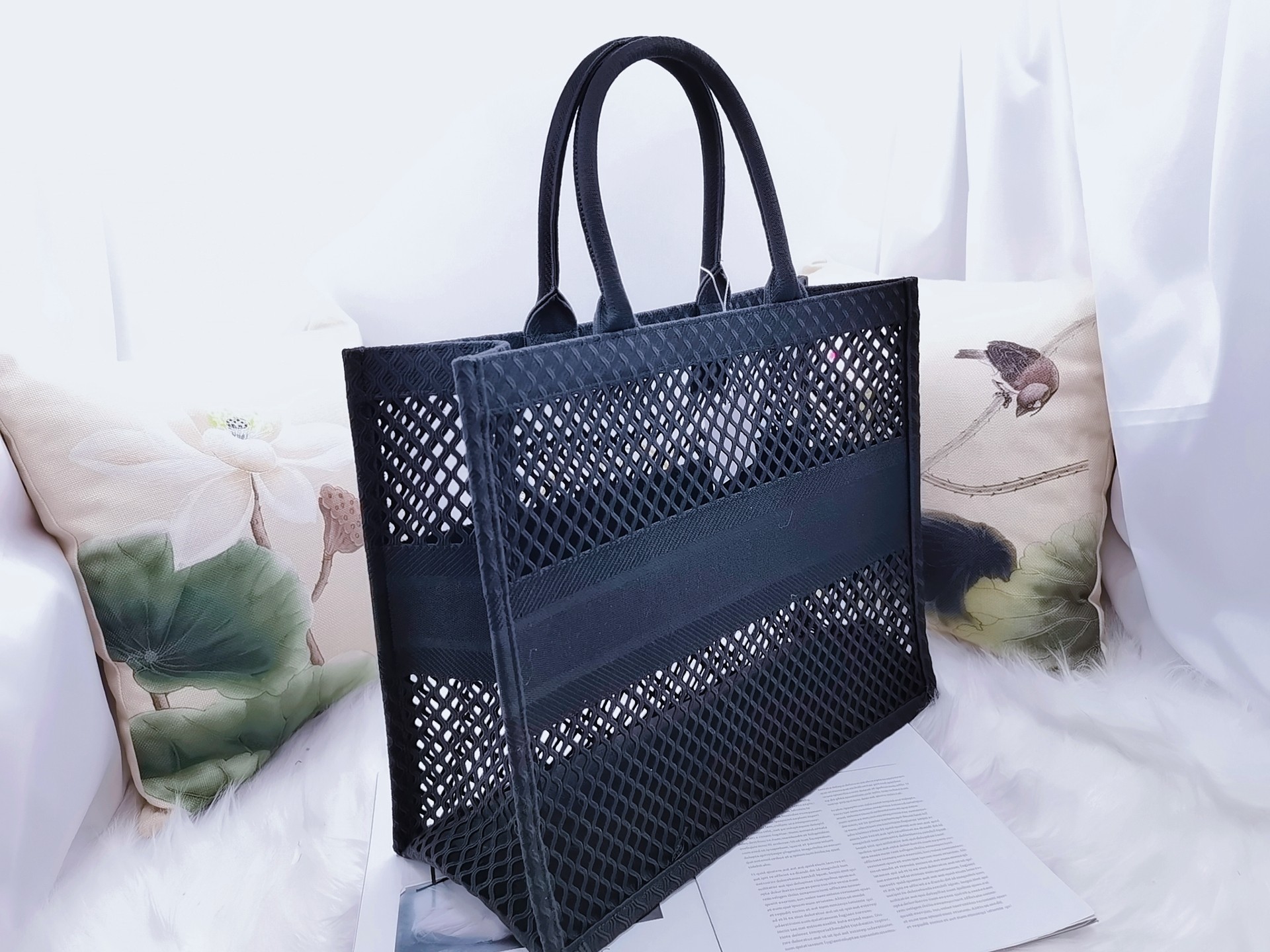 D*or book tote