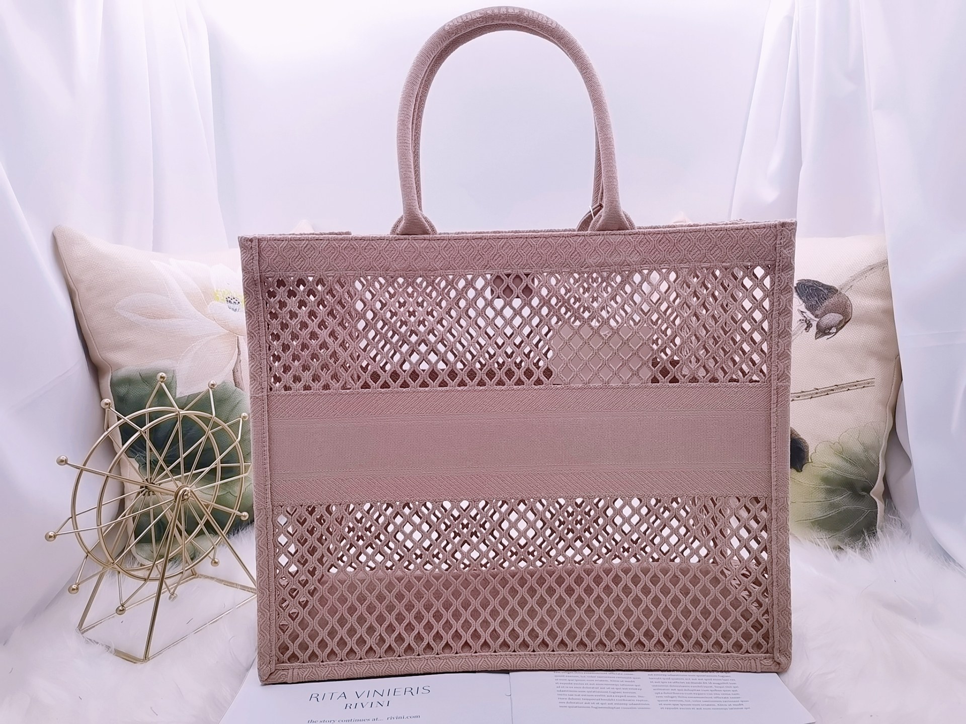 D*or book tote