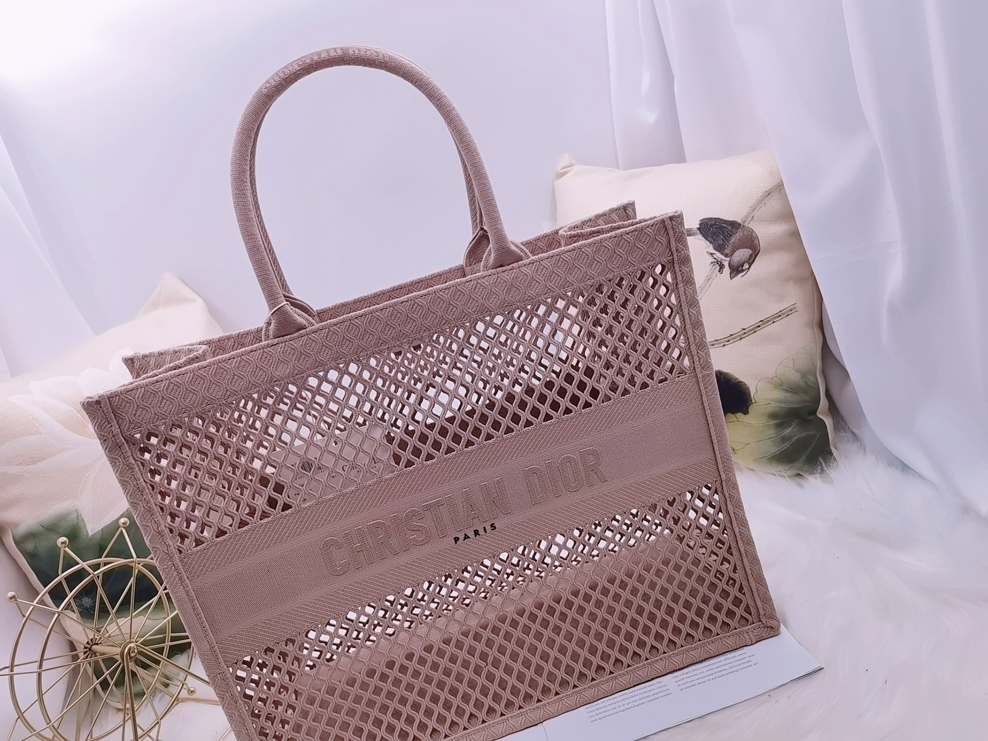 D*or book tote