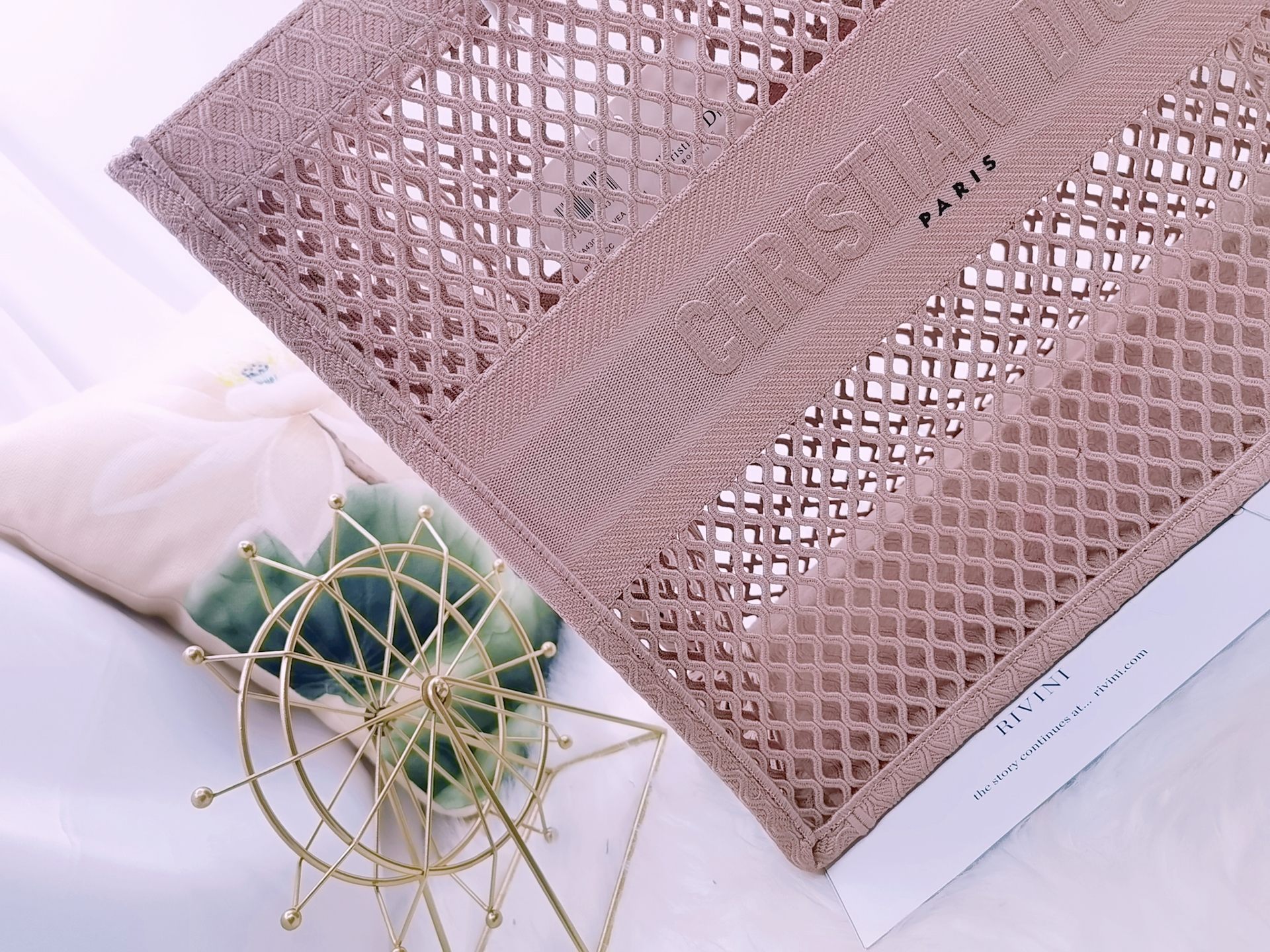D*or book tote