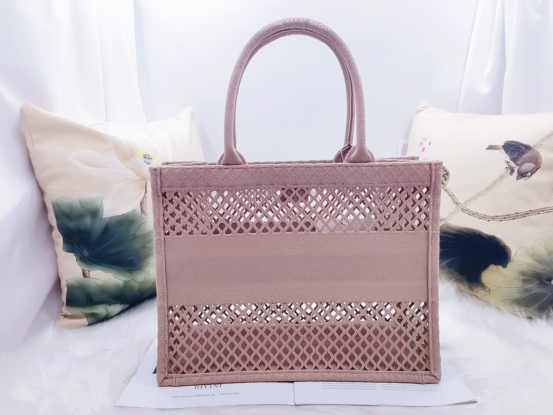 D*or book tote