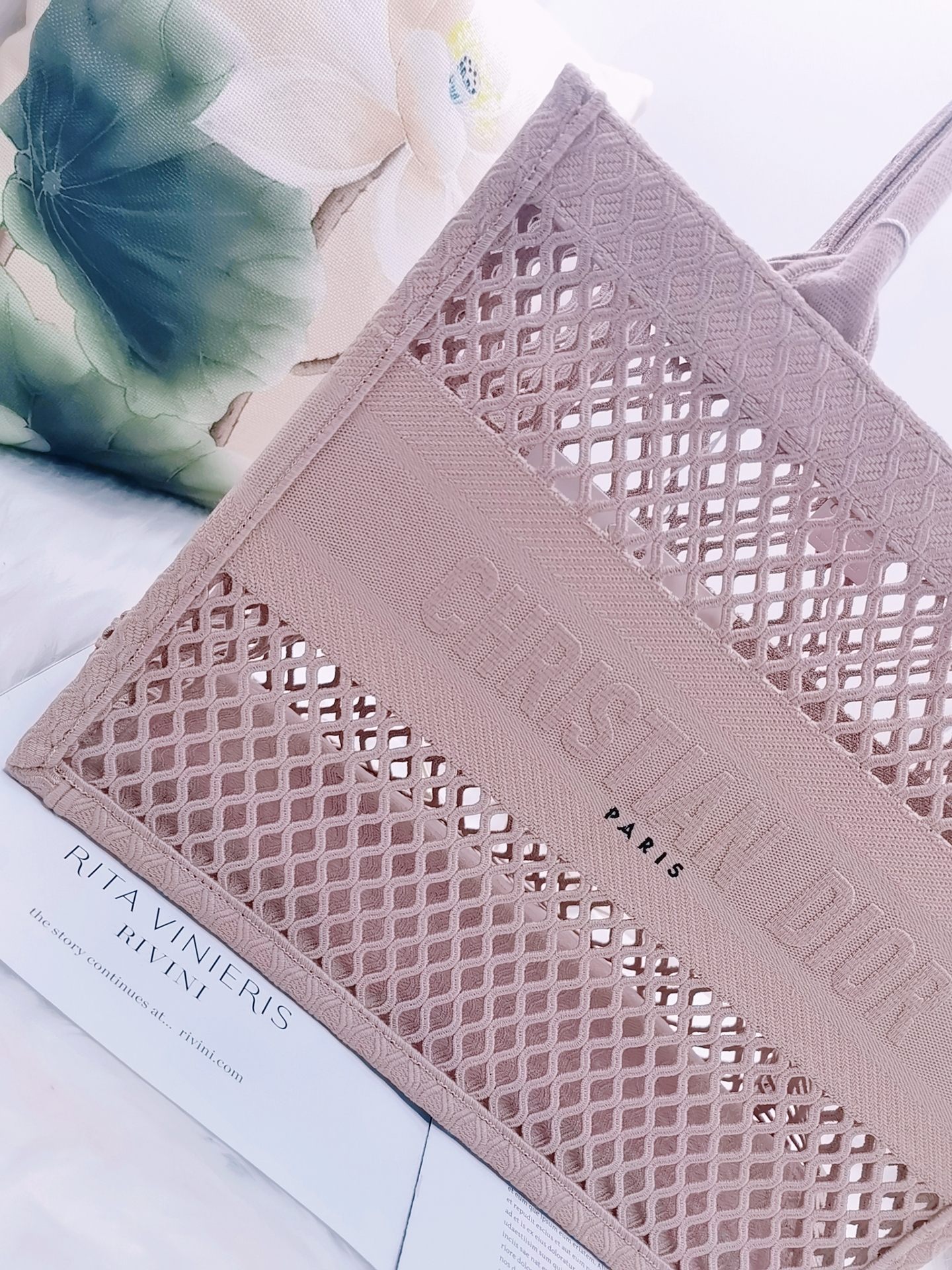 D*or book tote