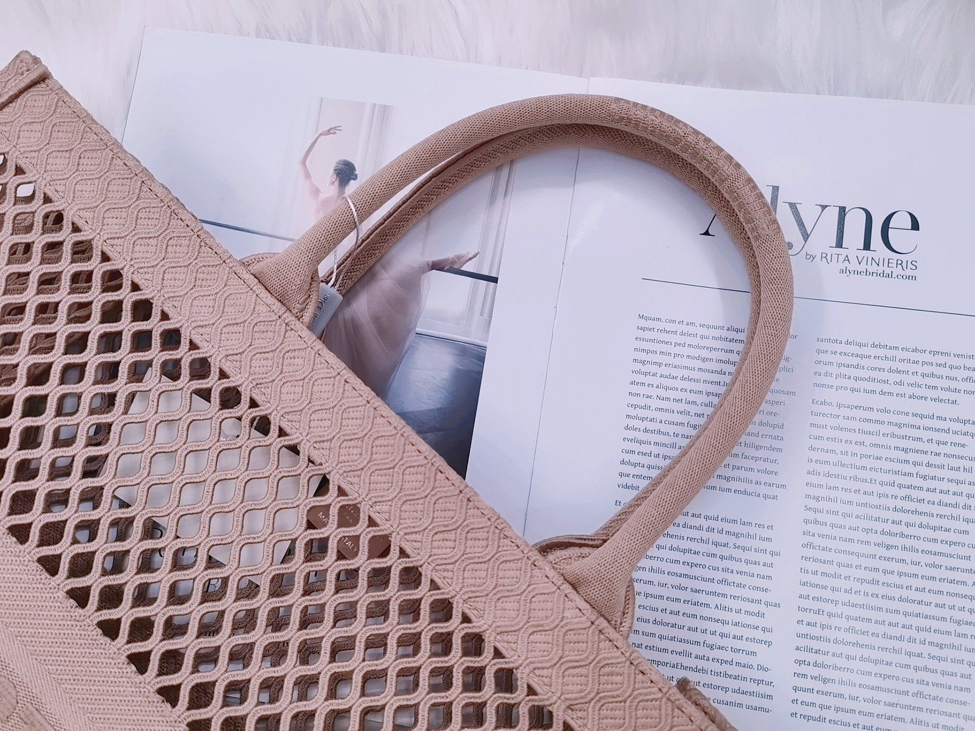 D*or book tote