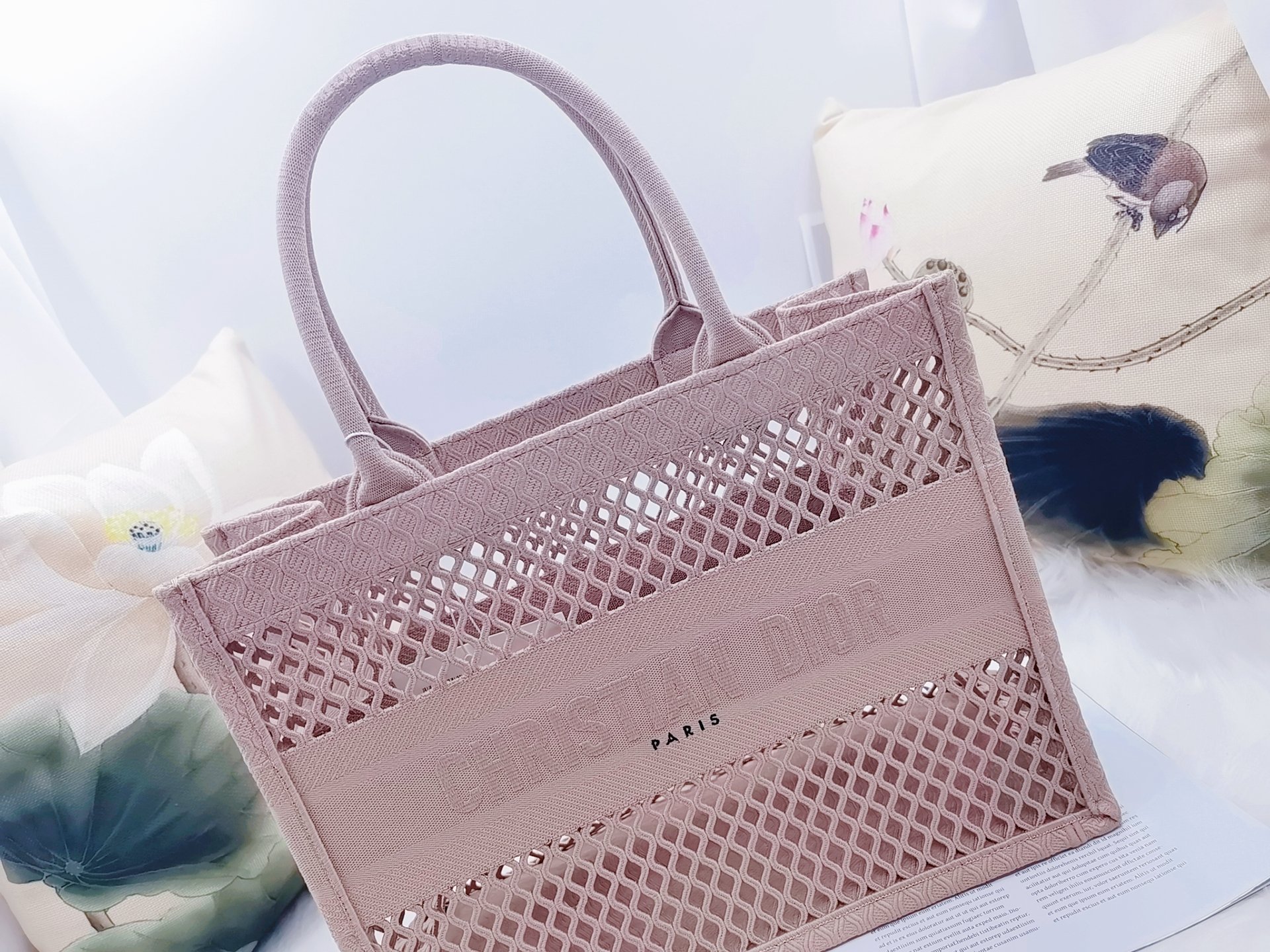 D*or book tote