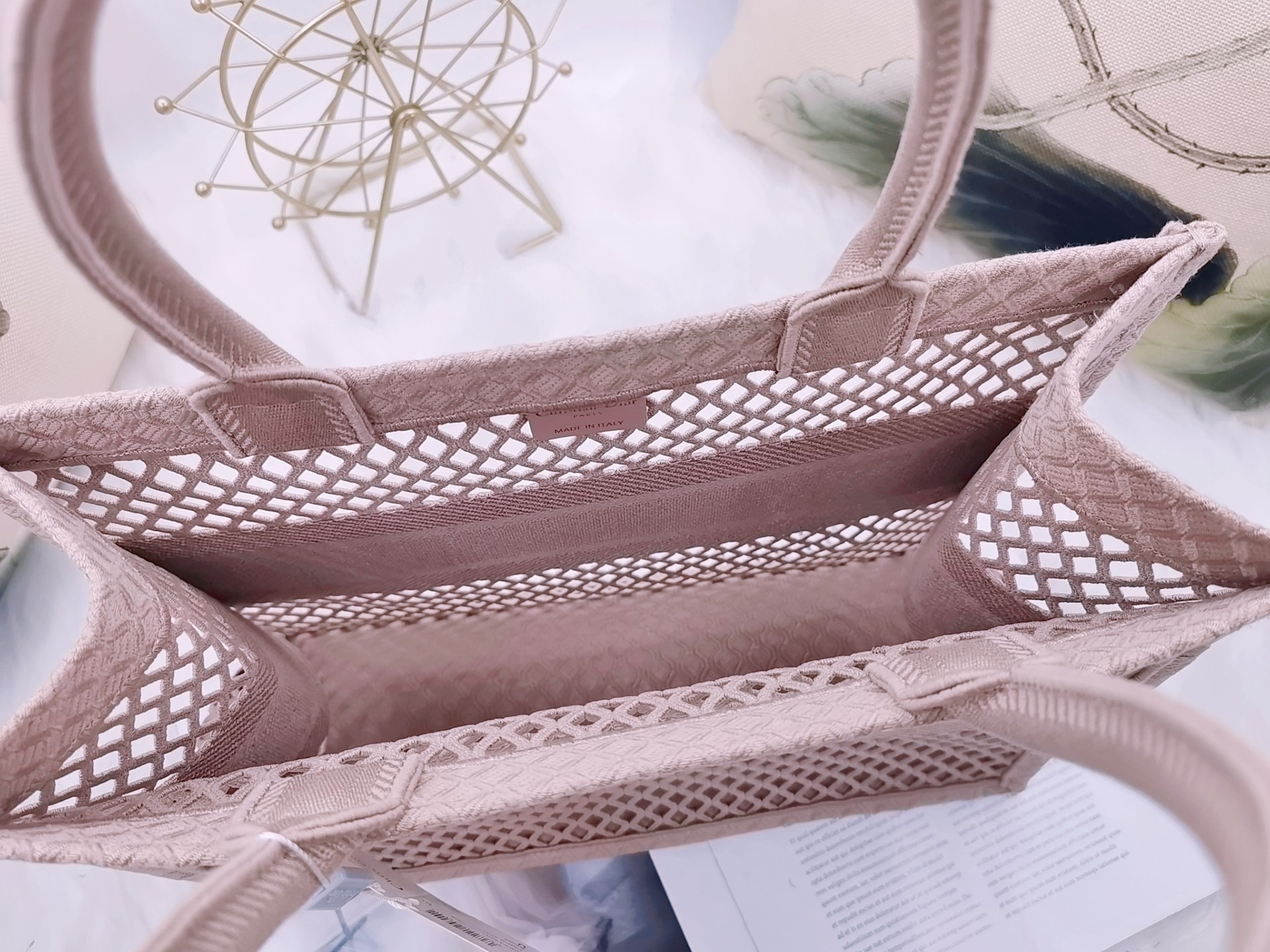 D*or book tote