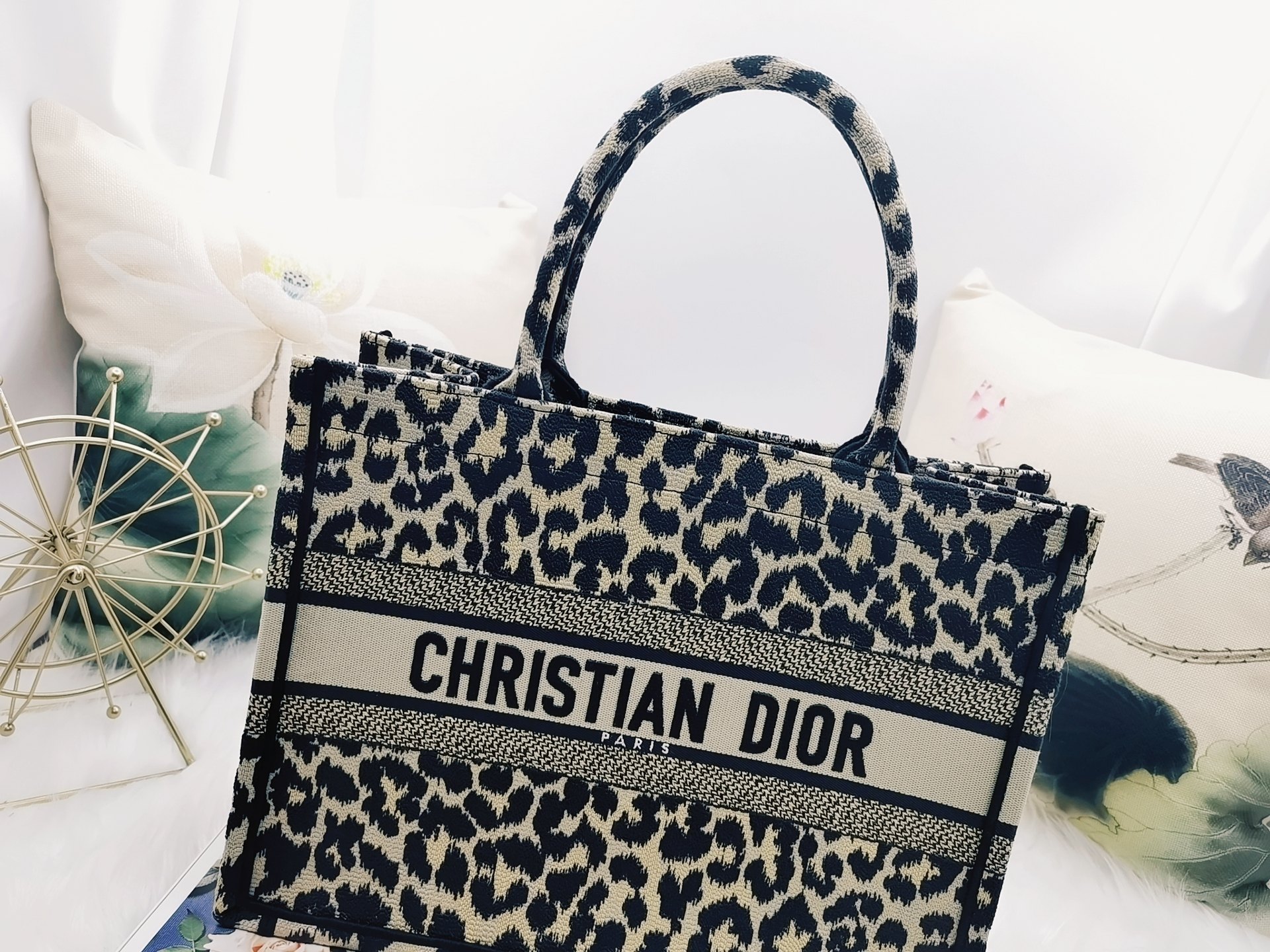 D*or book tote