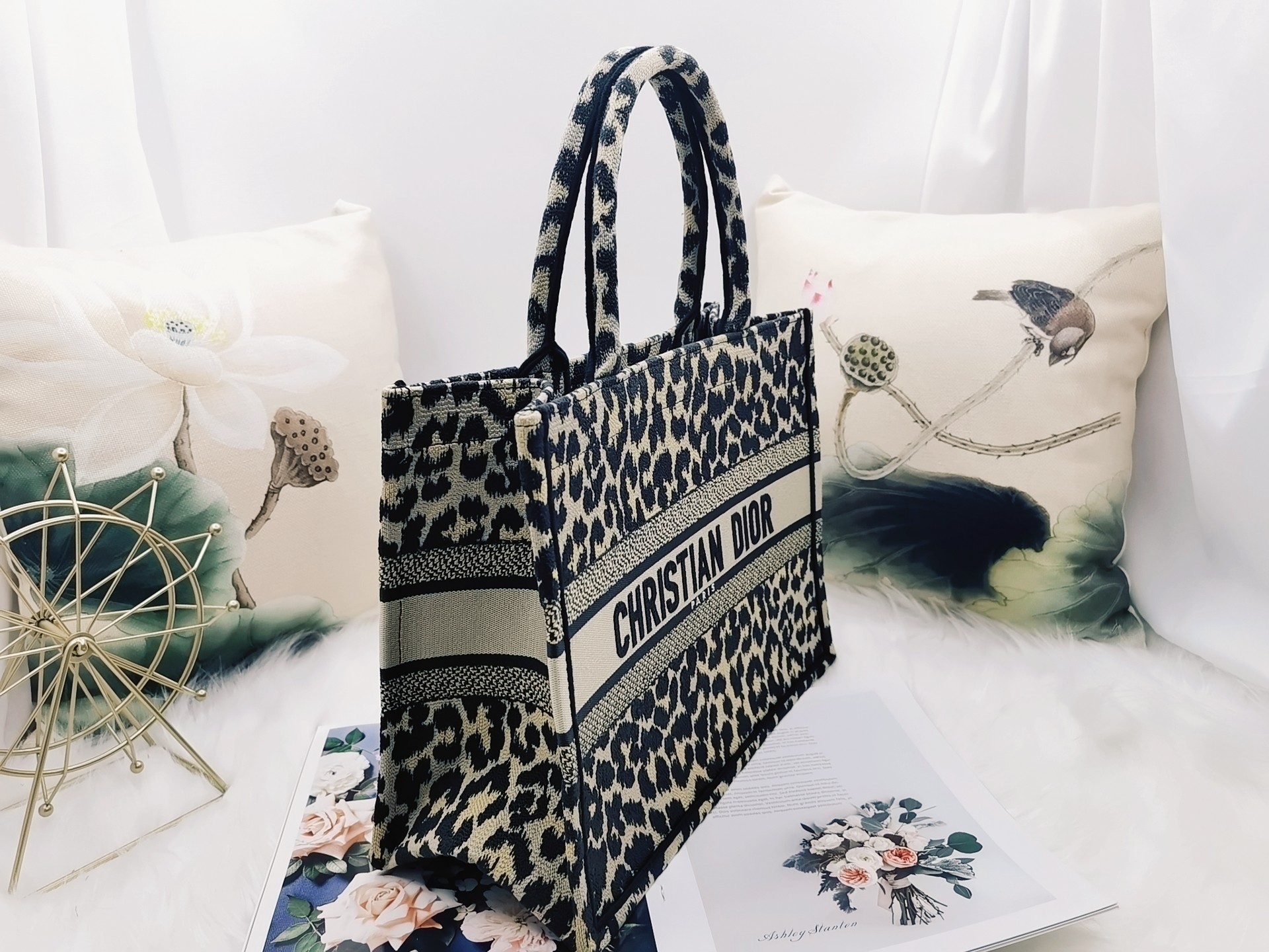 D*or book tote