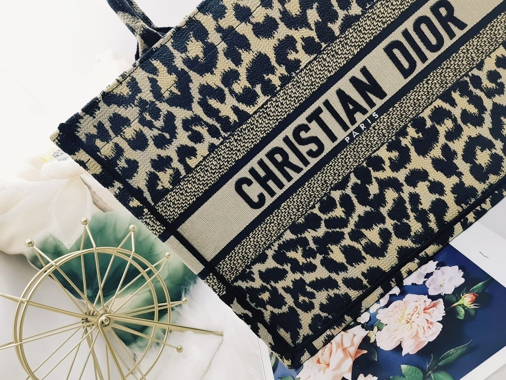 D*or book tote