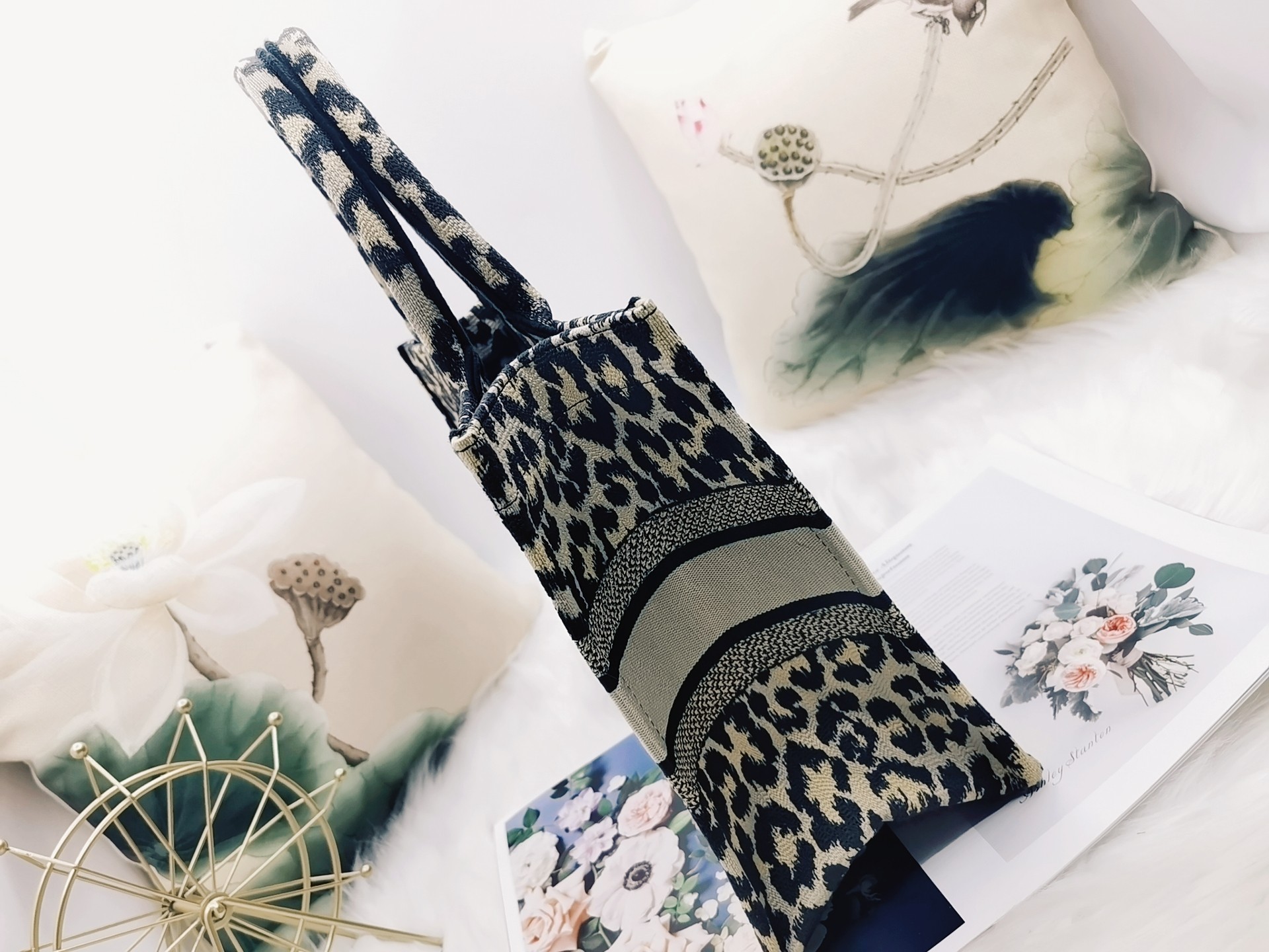 D*or book tote