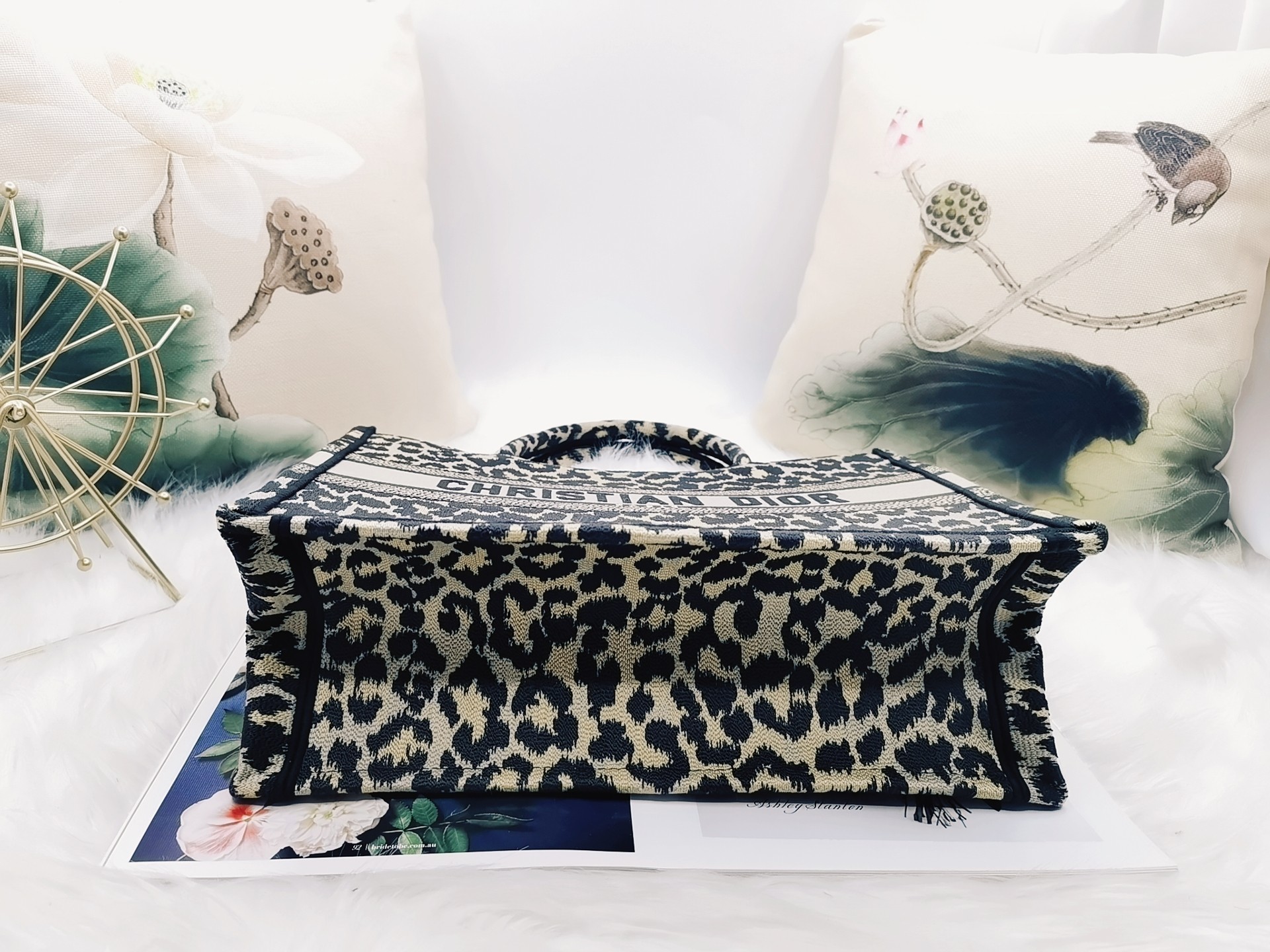 D*or book tote