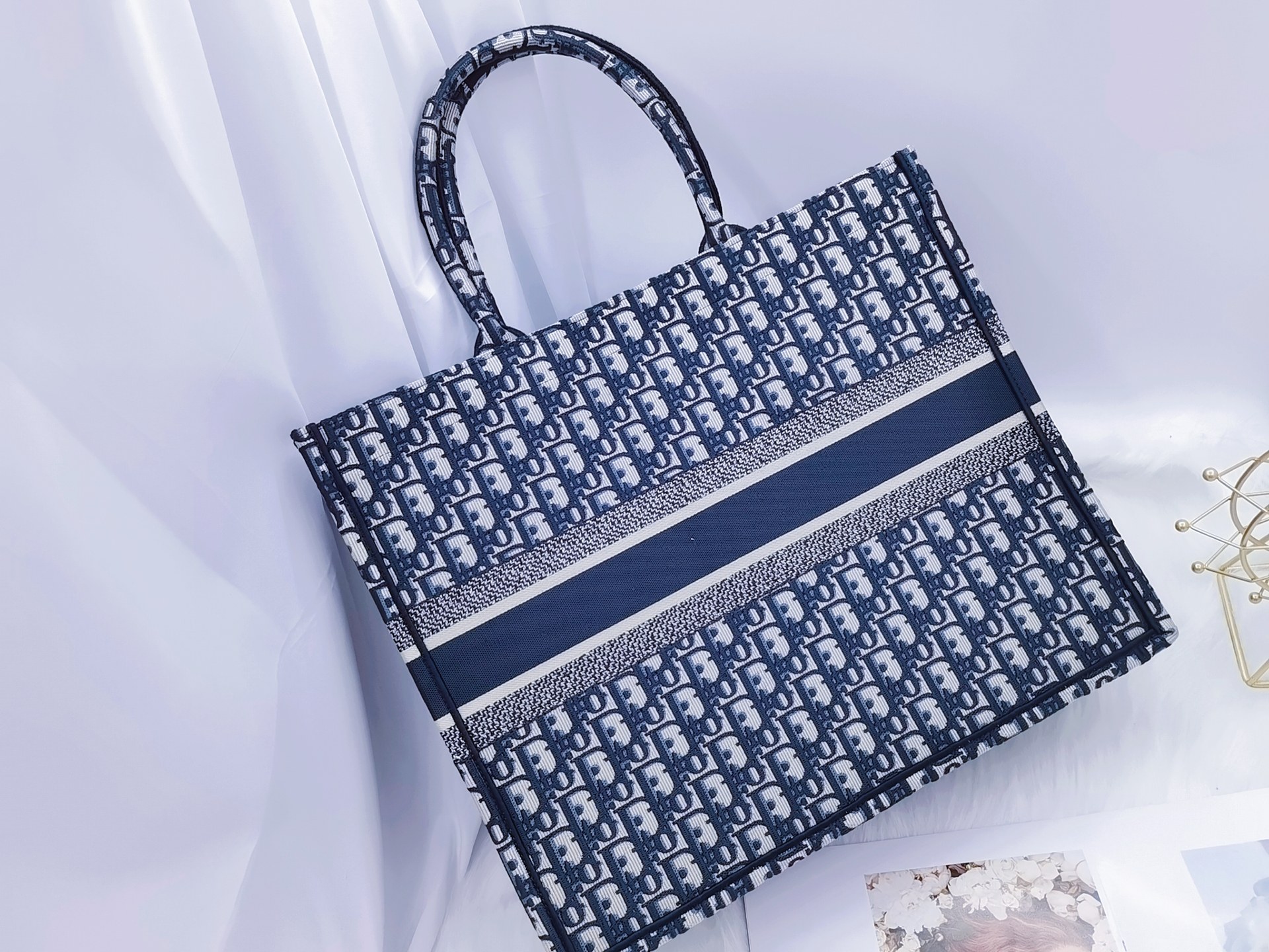 D*or book tote – large