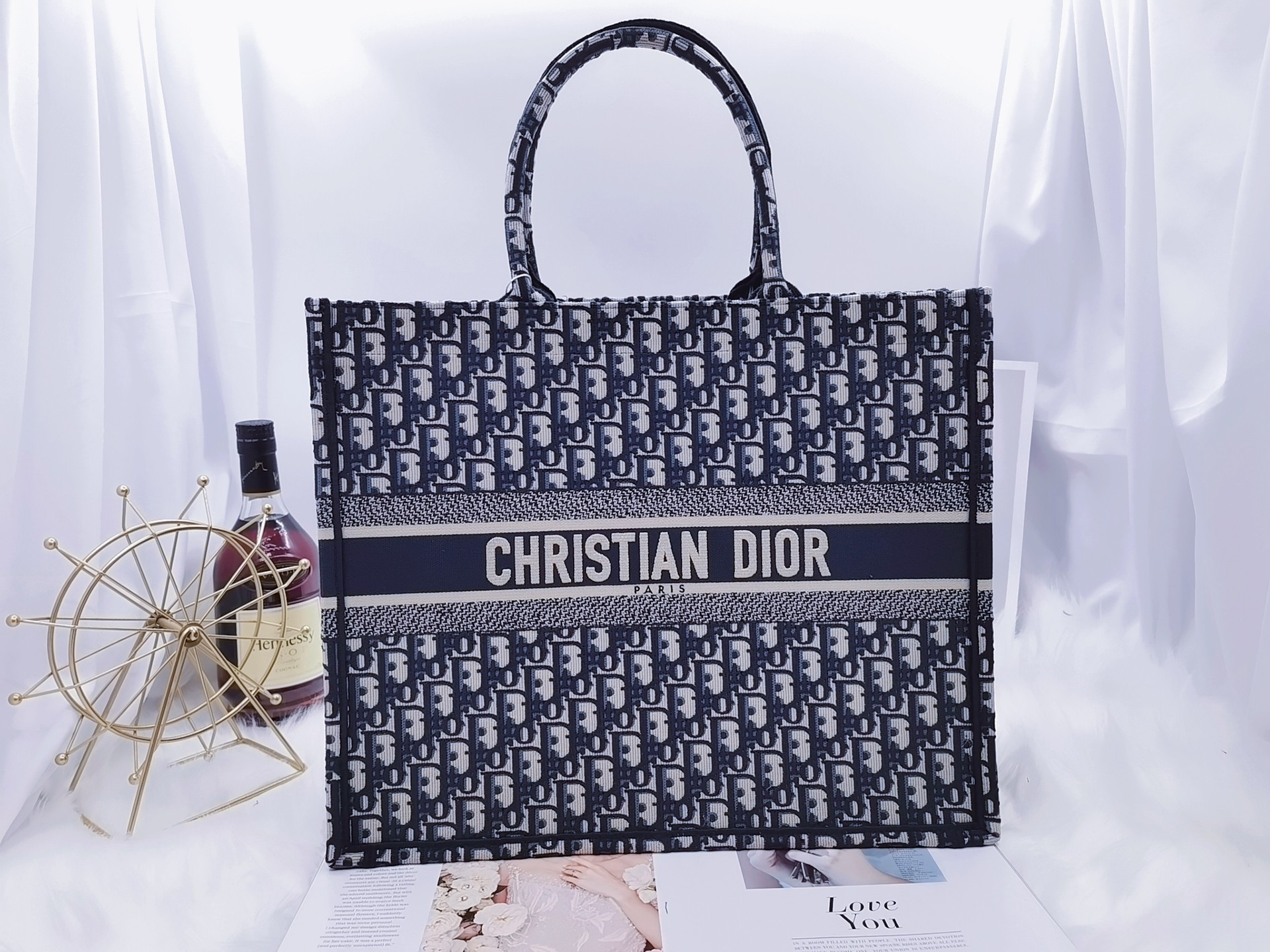 D*or book tote – large