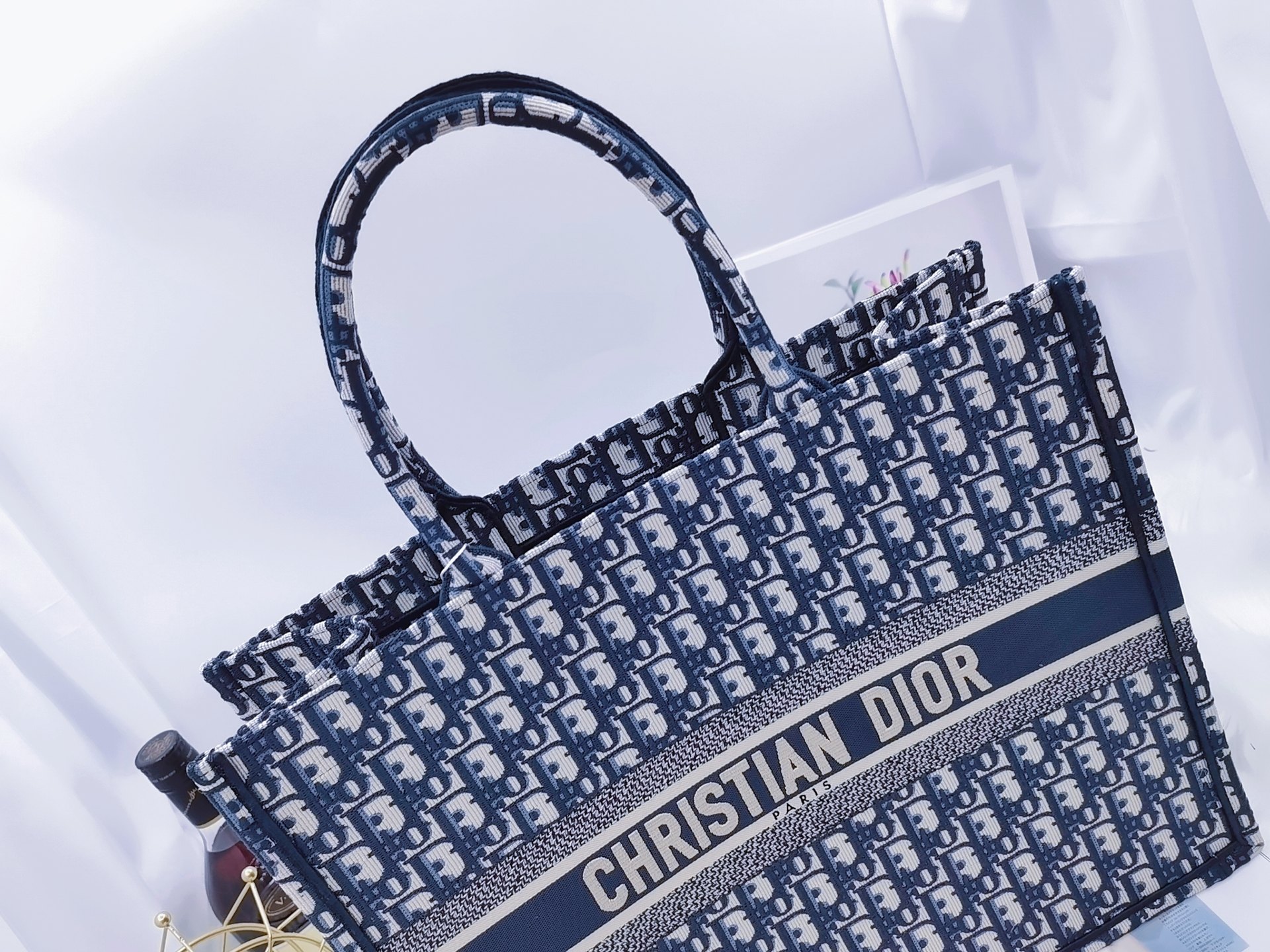 D*or book tote – large
