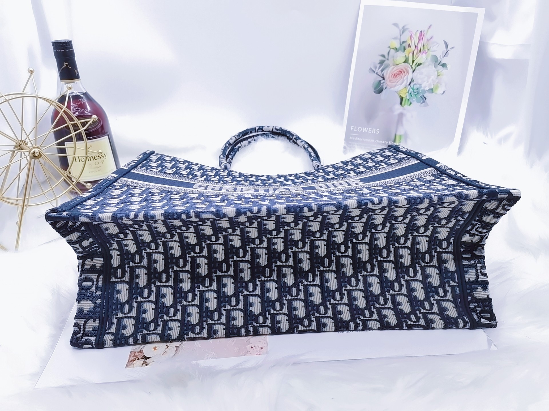 D*or book tote – large