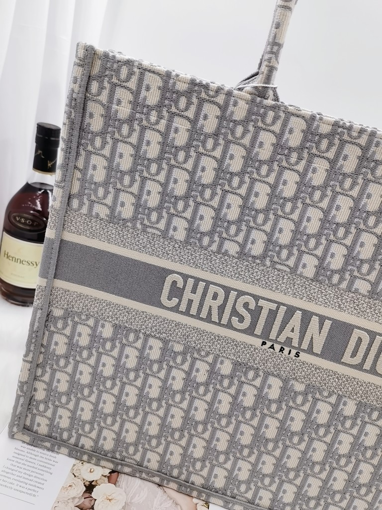 D*or book tote