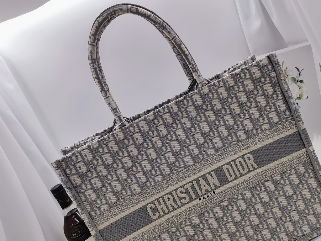 D*or book tote