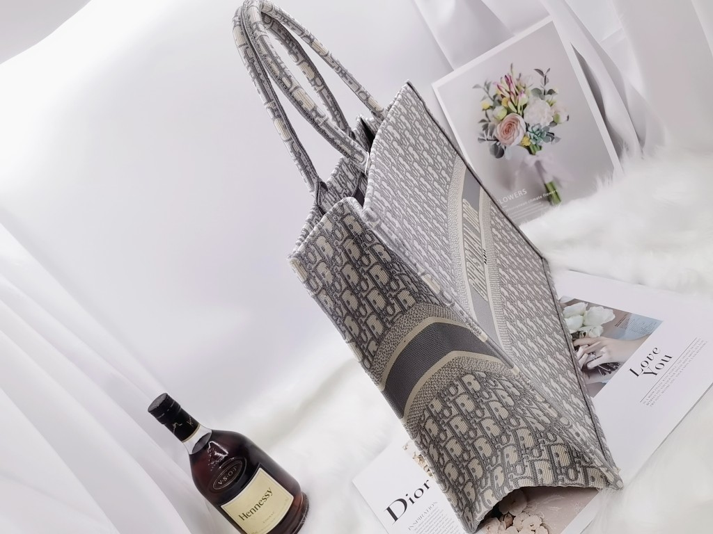D*or book tote