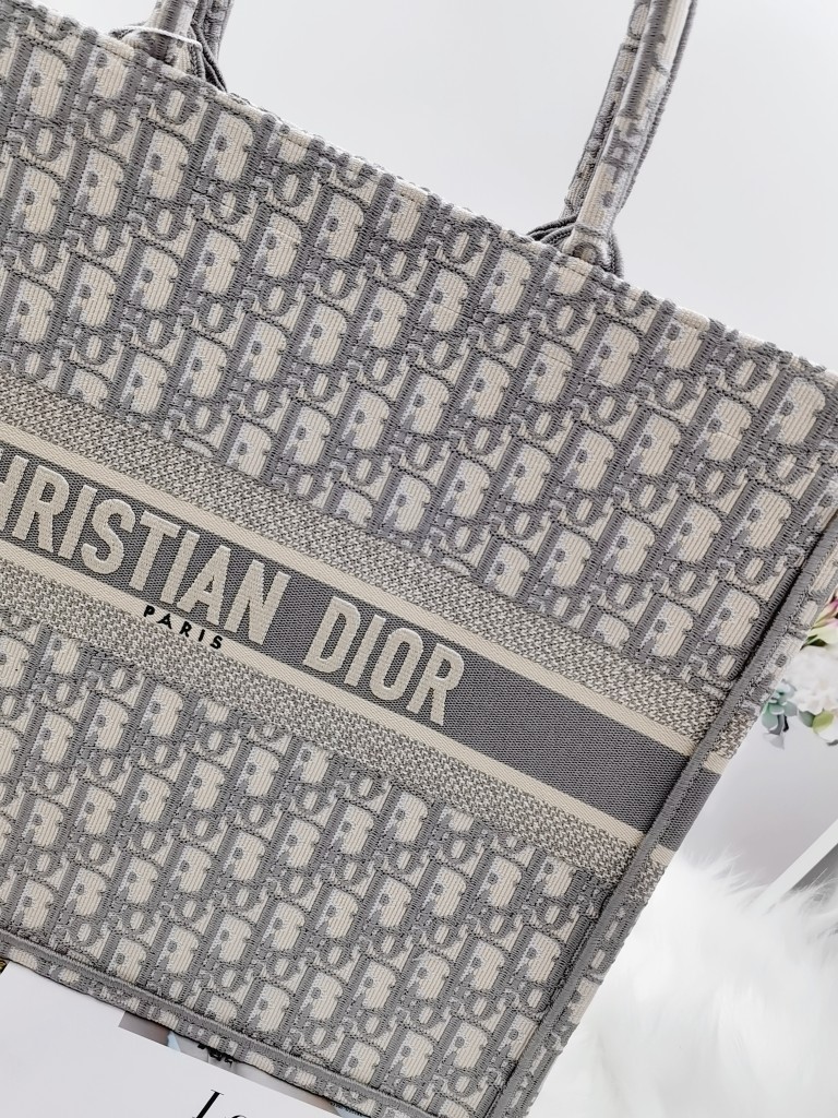D*or book tote