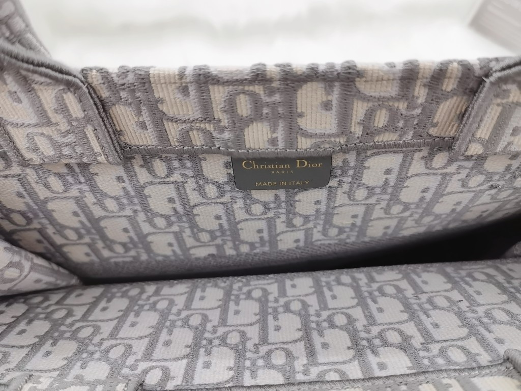 D*or book tote