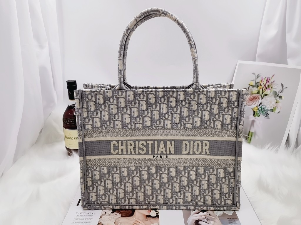 D*or book tote-medium