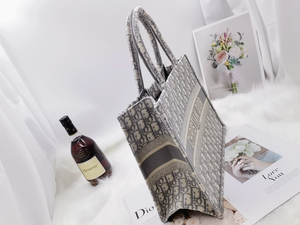 D*or book tote-medium