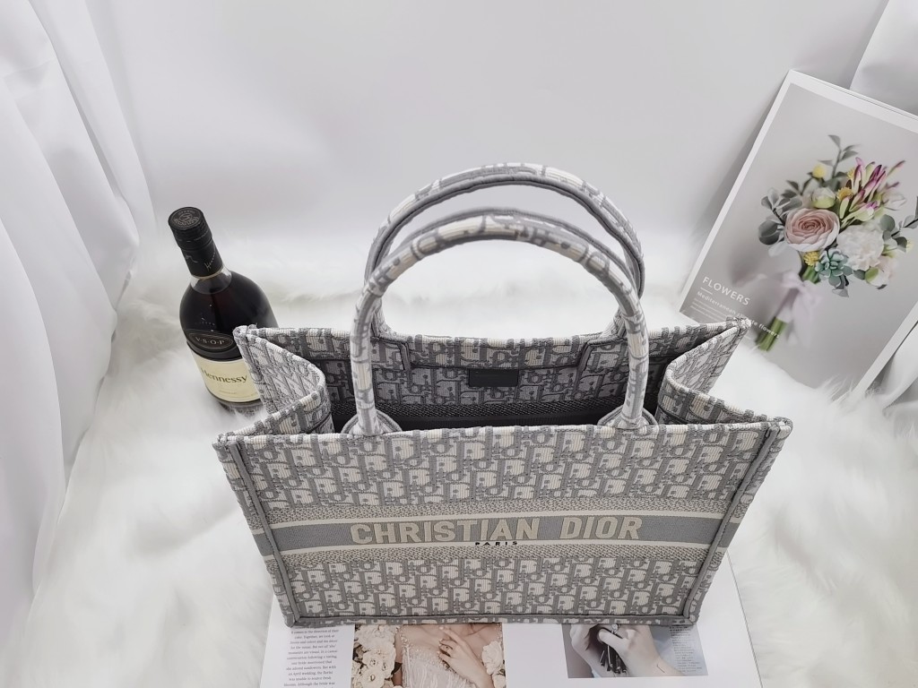 D*or book tote-medium