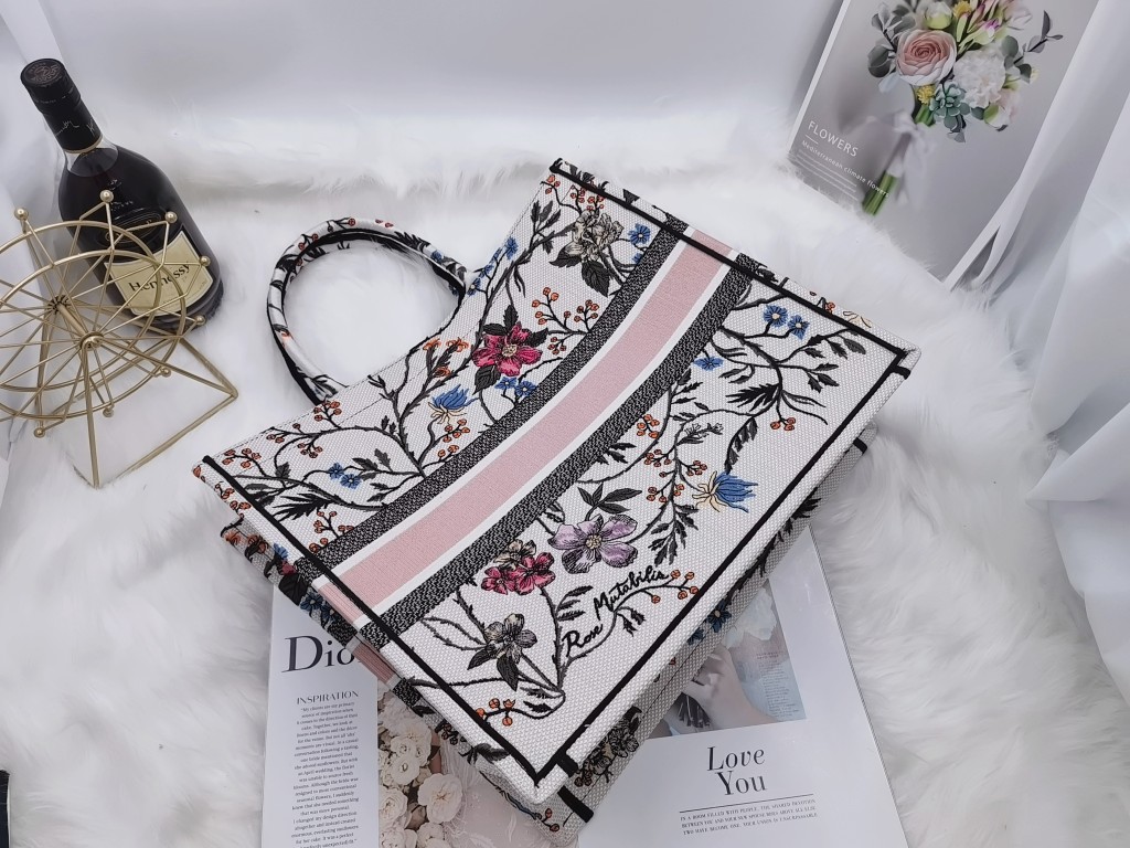 D*or book tote