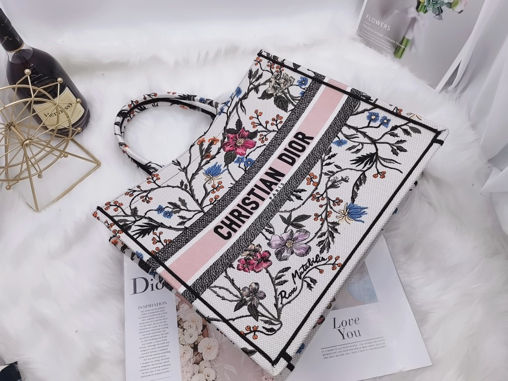 D*or book tote