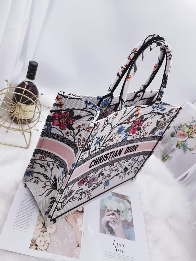 D*or book tote