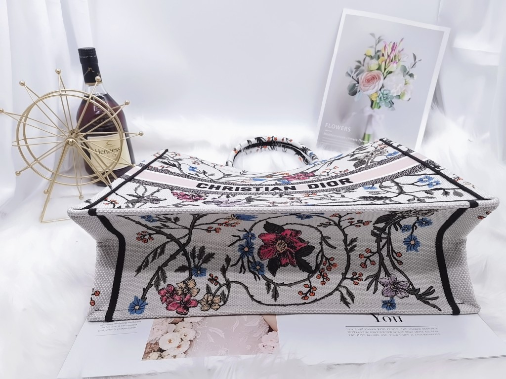 D*or book tote