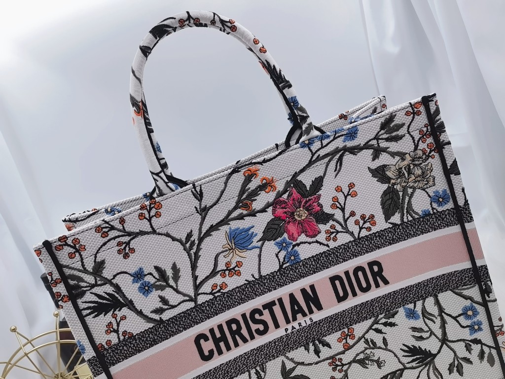 D*or book tote