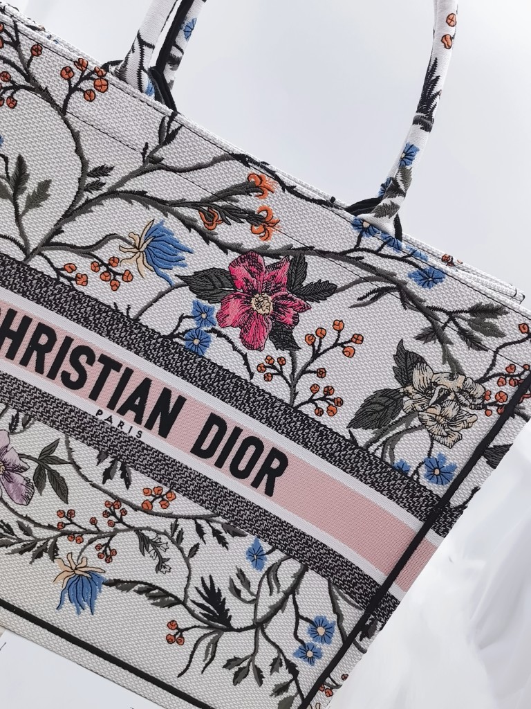 D*or book tote
