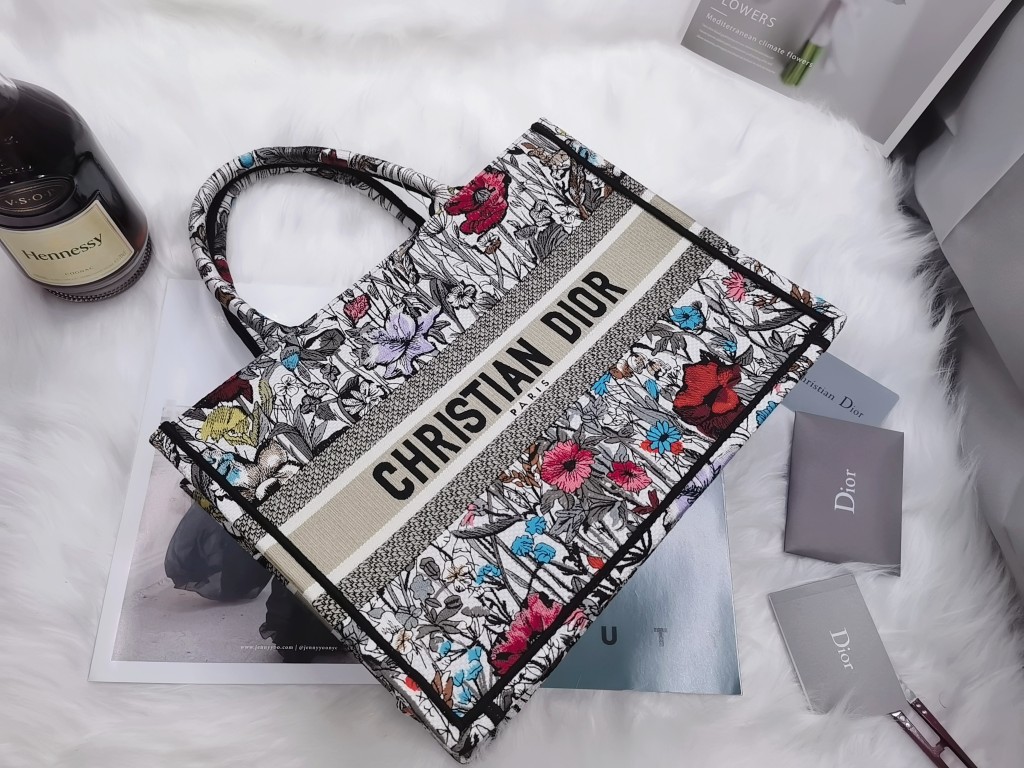 D*or book tote