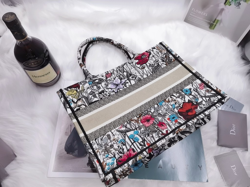 D*or book tote