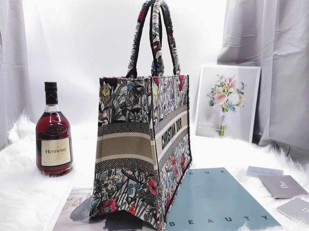 D*or book tote