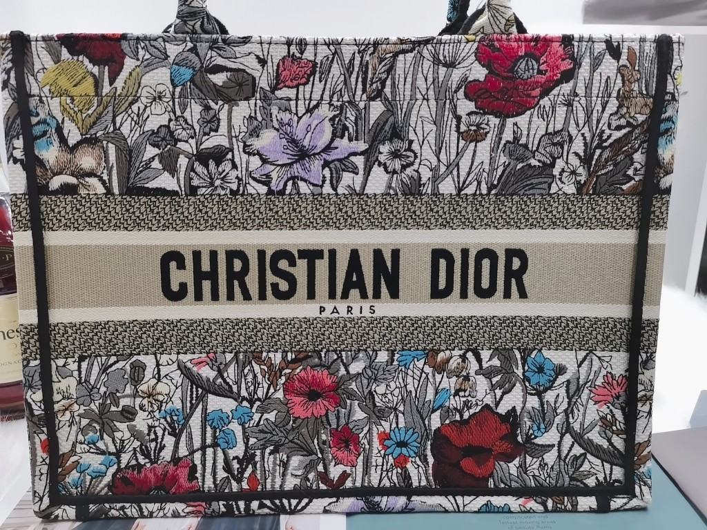 D*or book tote