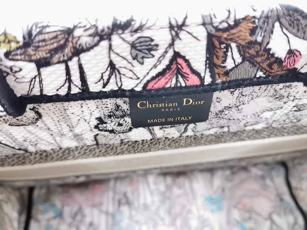 D*or book tote