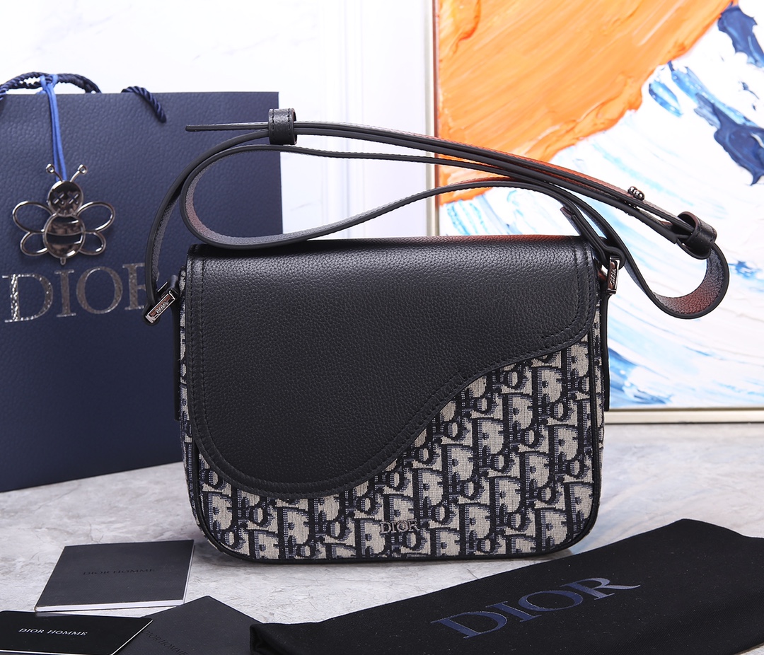 D*or saddle messenger bag