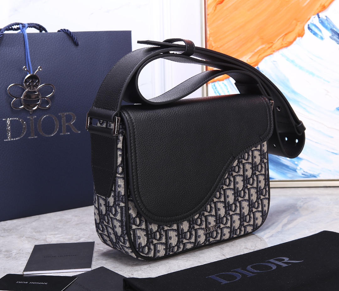 D*or saddle messenger bag