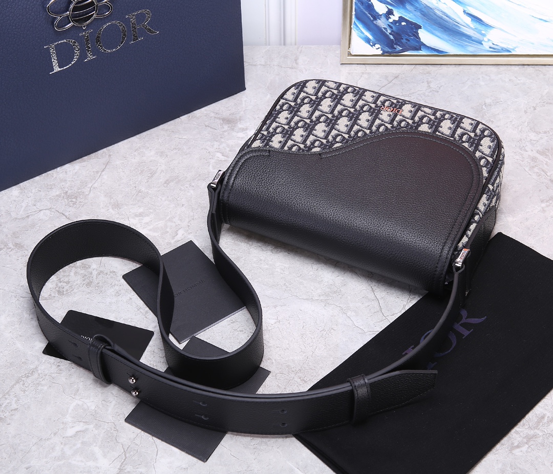D*or saddle messenger bag