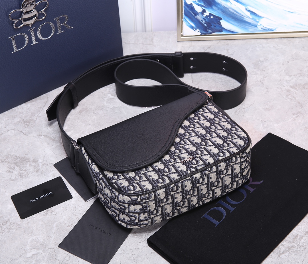 D*or saddle messenger bag