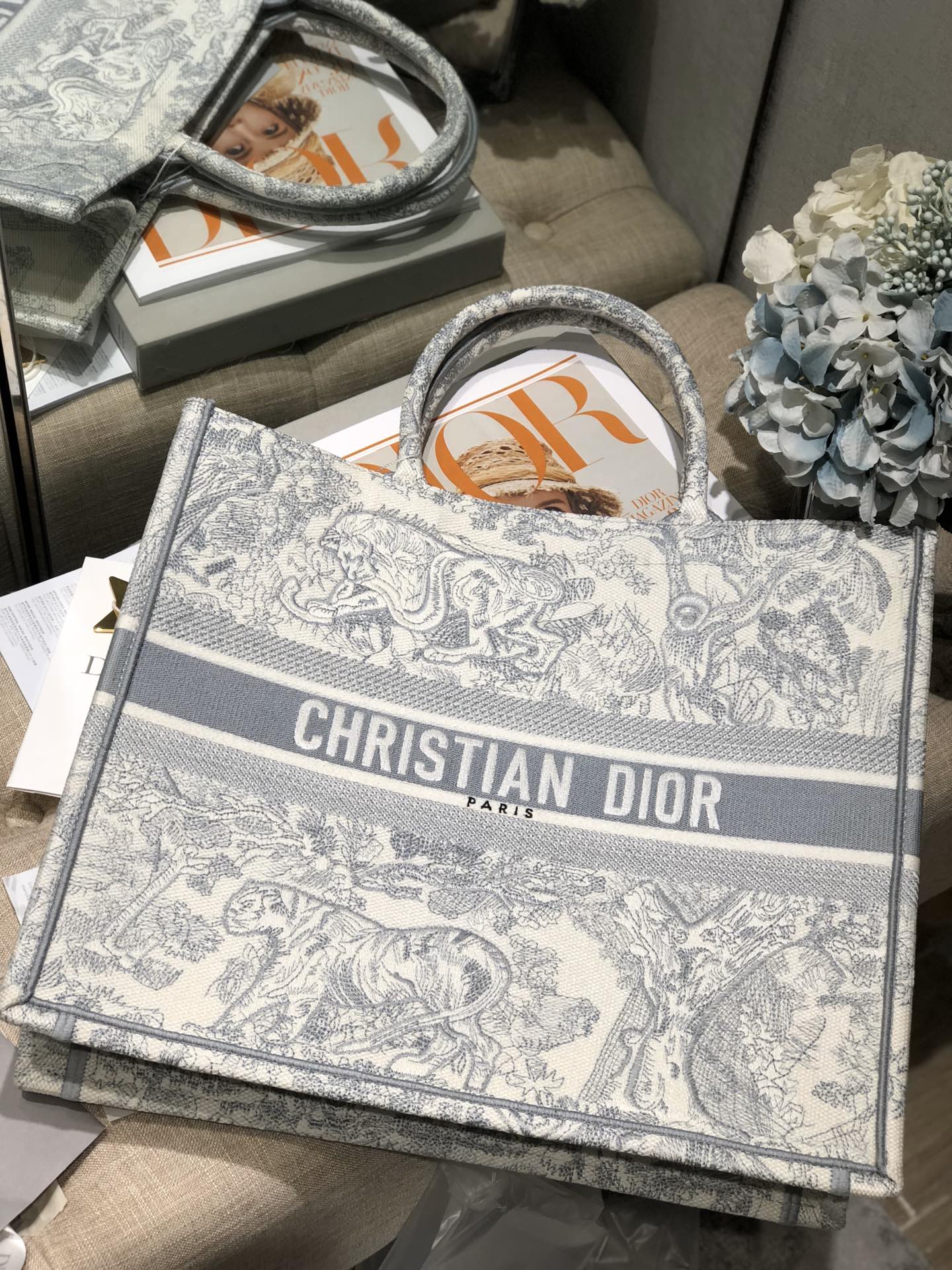 D*or book tote-large