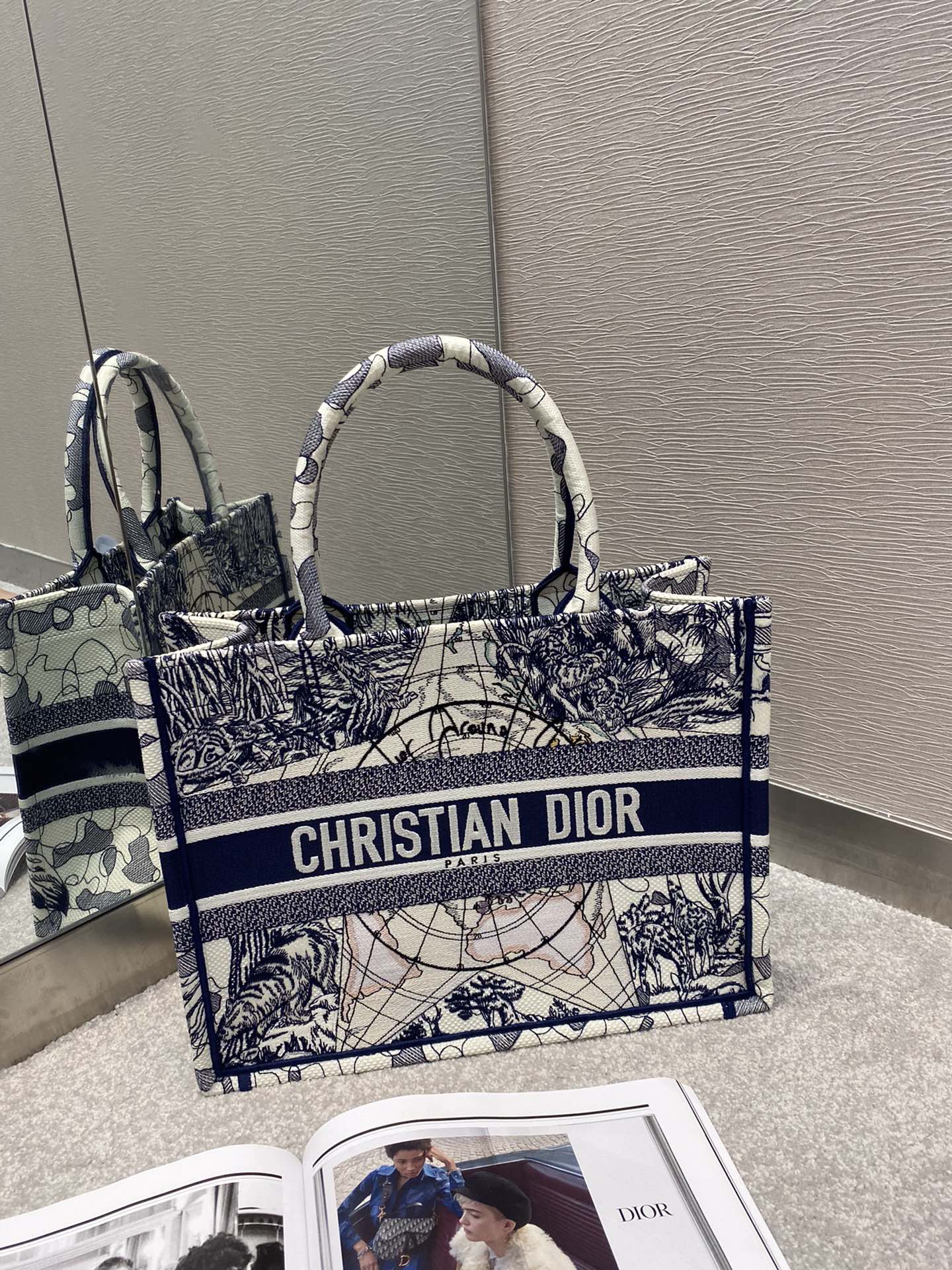 D*or book tote
