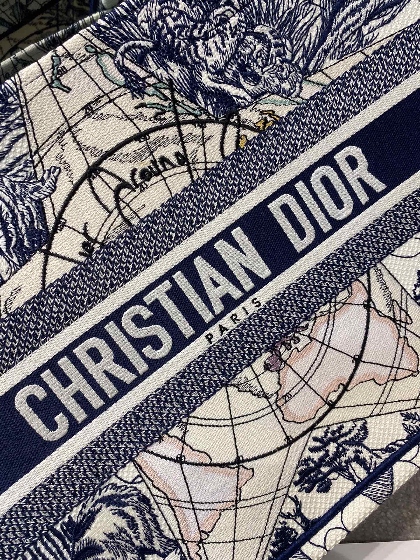 D*or book tote