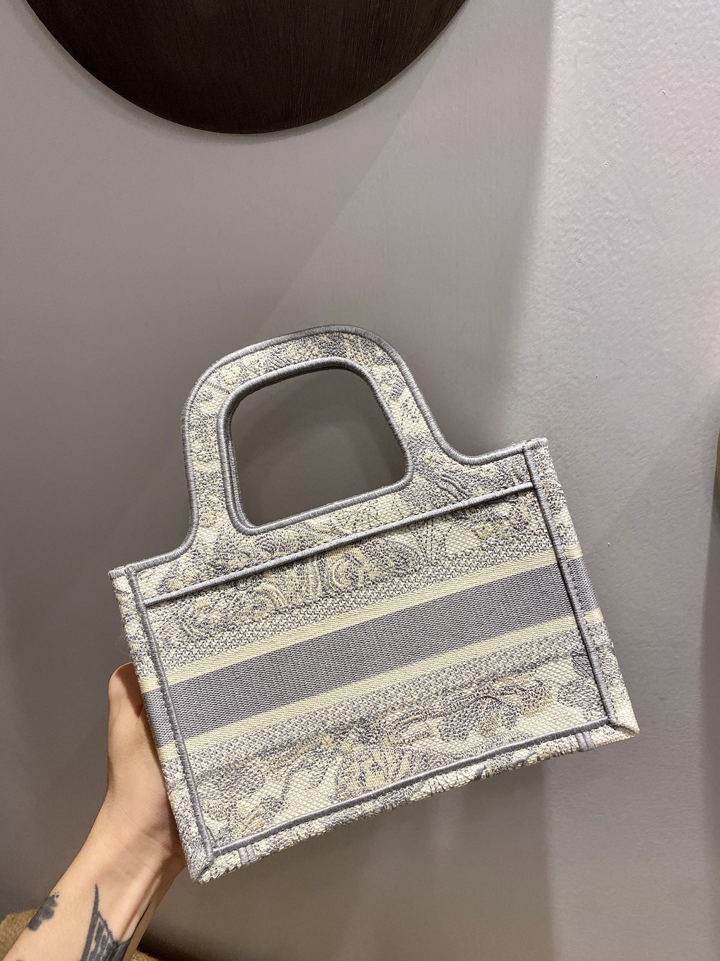 D*or book tote