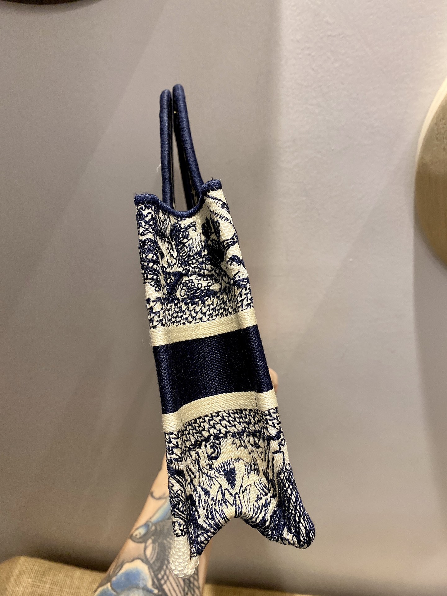 D*or book tote