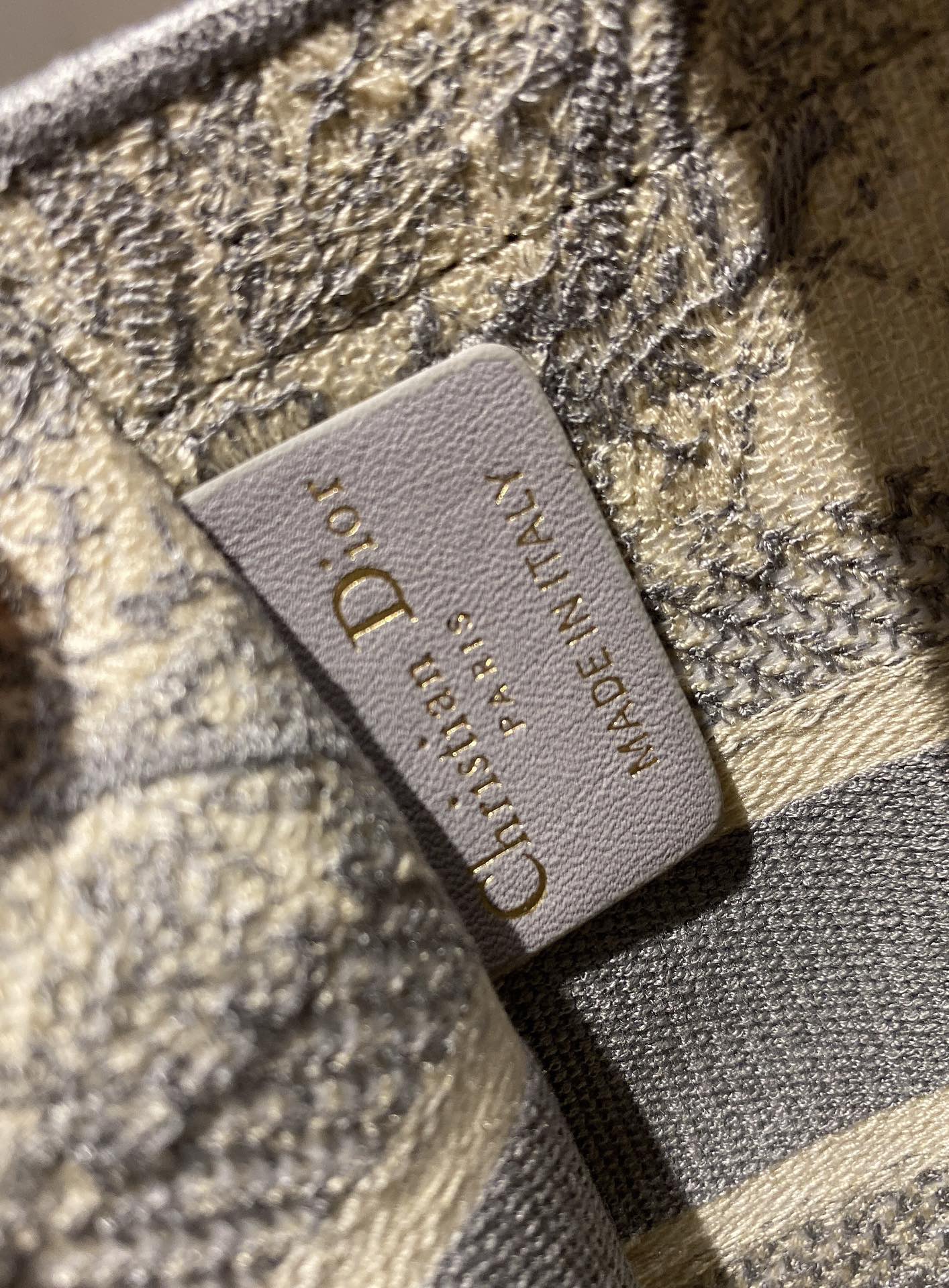 D*or book tote