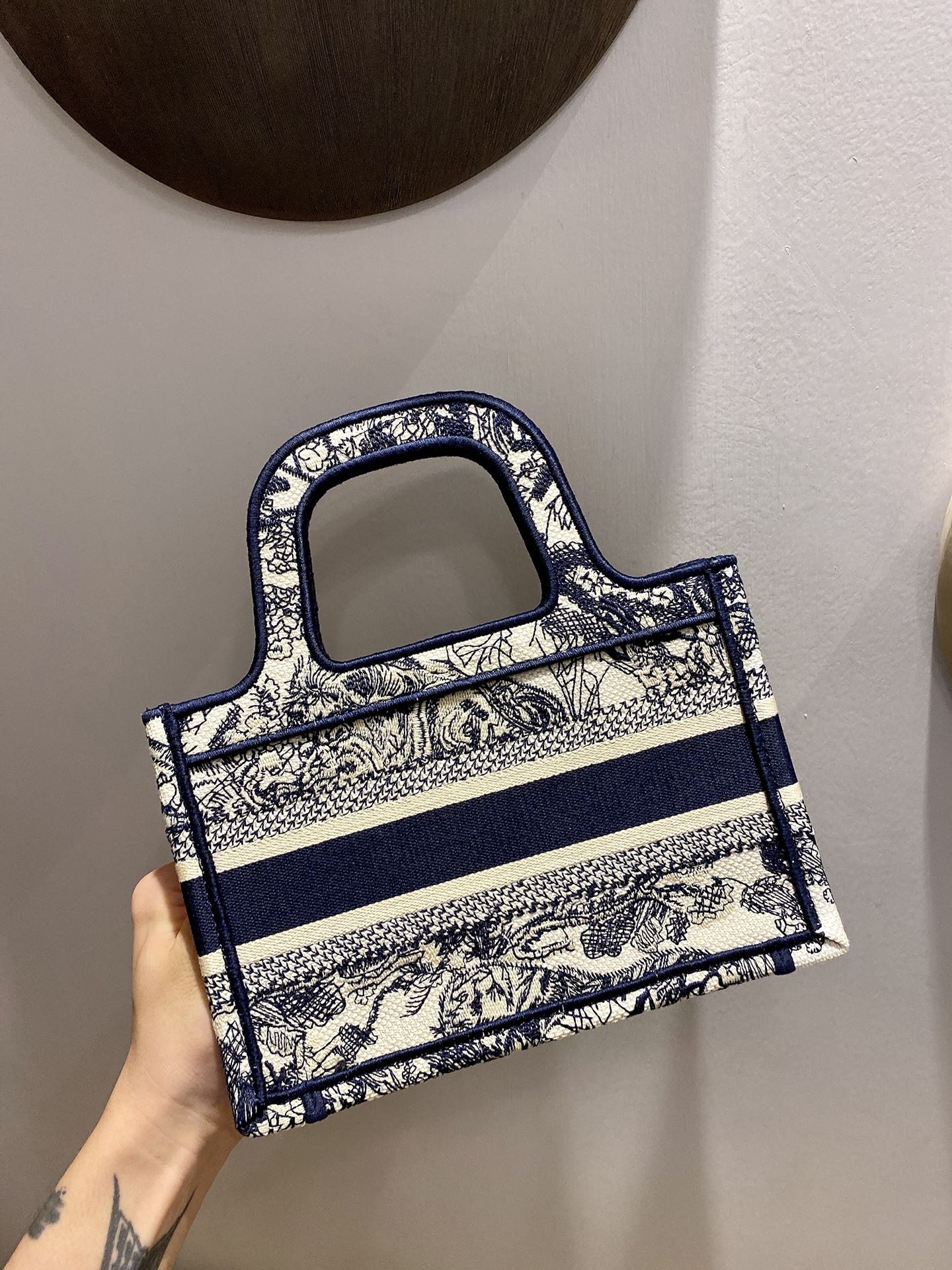 D*or book tote